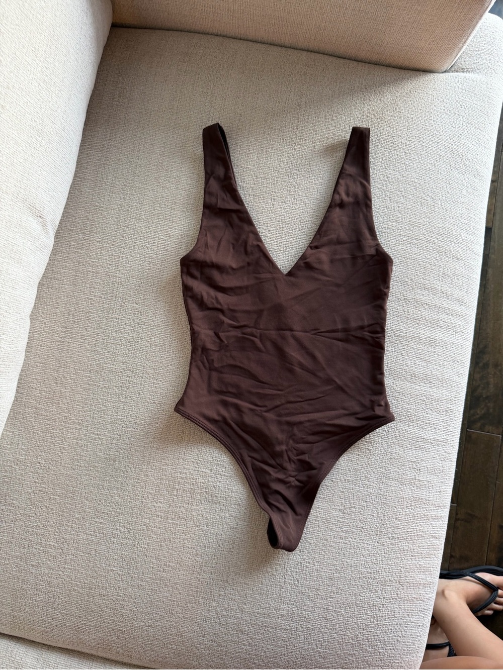 ARITZIA BABATON Deep V Brown One-Piece Bodysuit